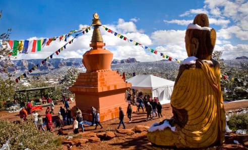 Stupa buddha snow